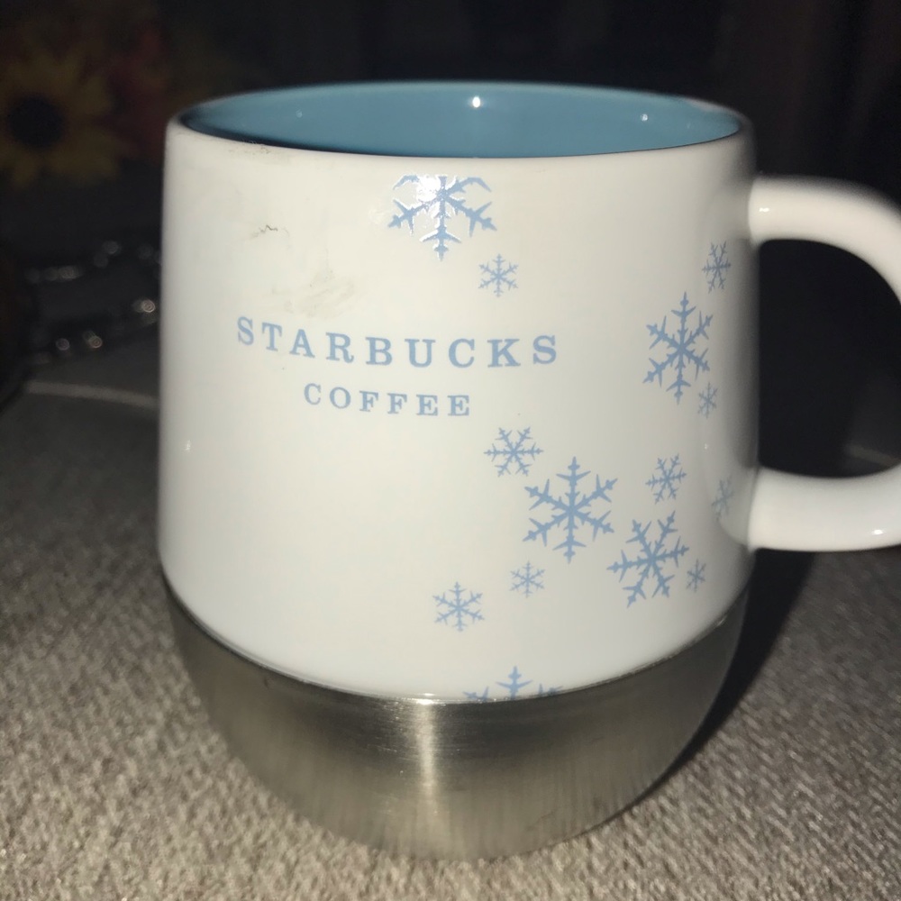 Snowflake Starbucks coffee mug. Holiday 2007.